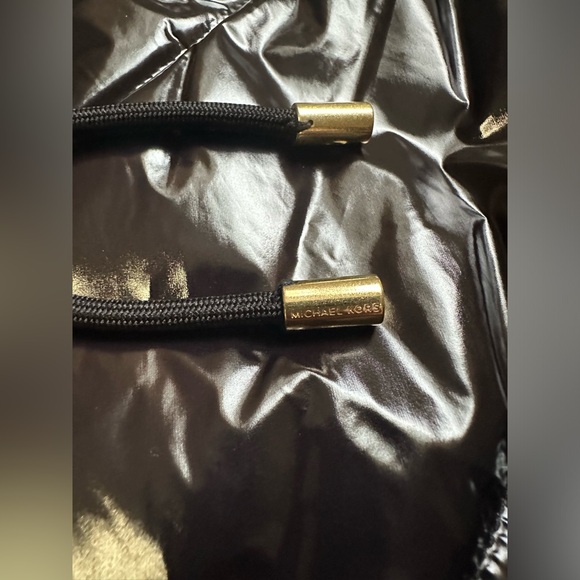 MICHAEL KORS Women's Full Zip Shiny Puffer Vest in Black Size Medium - Picture 5 of 6